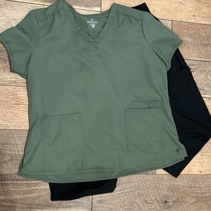 Med Couture Insight XLP black pants, Xl olive top